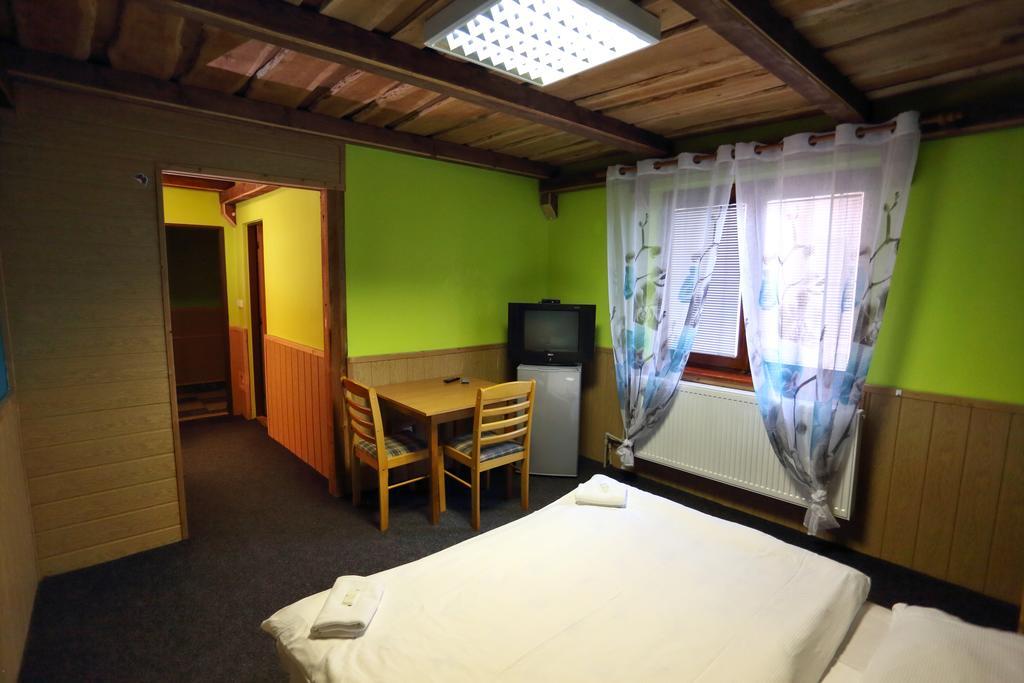 Penzion Satovske Lipy Bagian luar foto