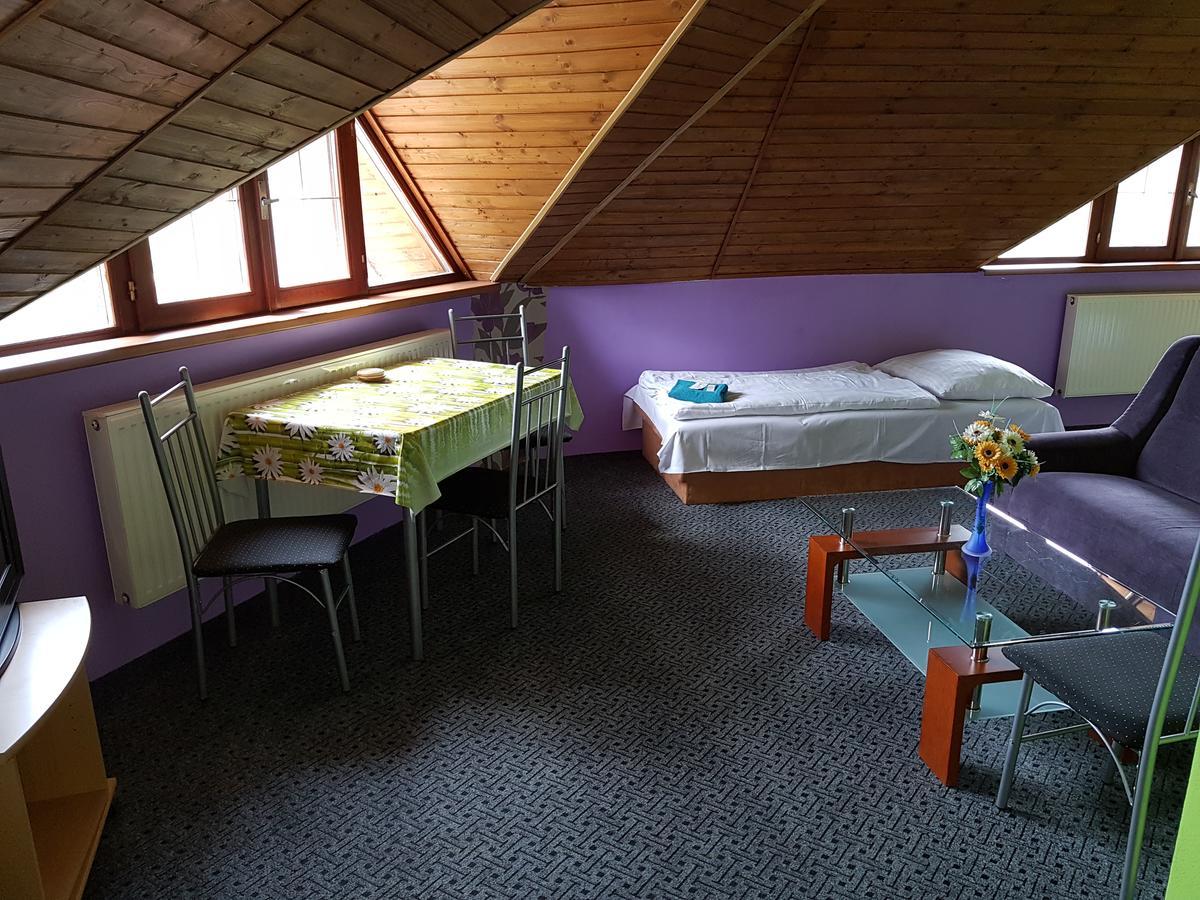 Penzion Satovske Lipy Bagian luar foto
